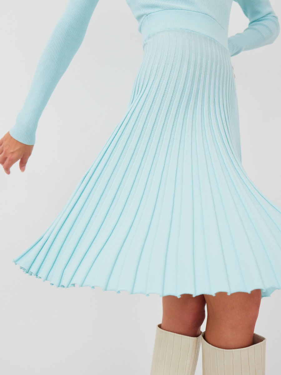 Трикотажное платье с юбкой плиссе
