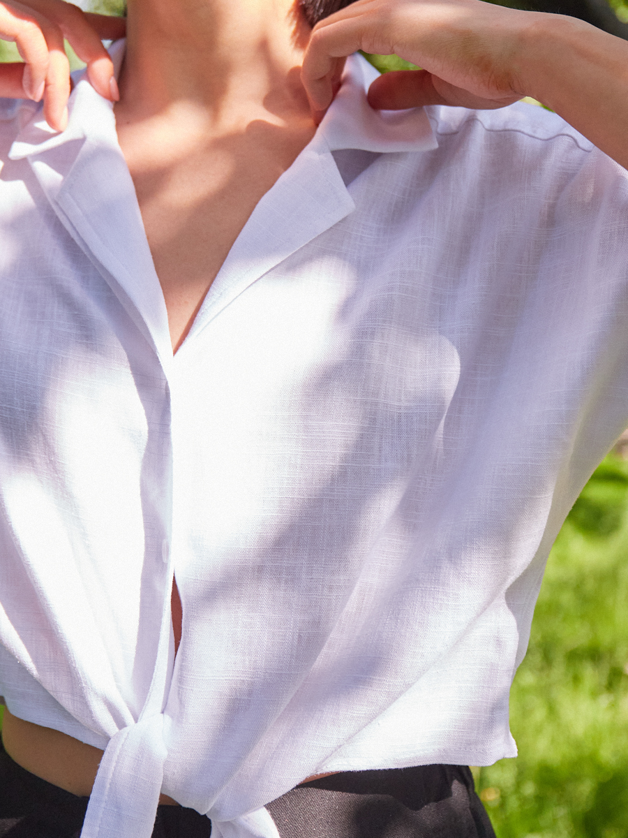 Укороченная блузка на завязках